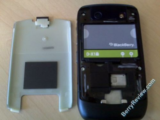 Illustration for article titled BlackBerry Javelin Photos Leak Out